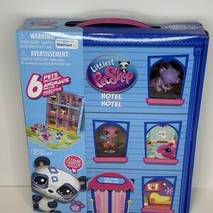 Littlest Pet Shop Hotel Playset - Blue and Purple
